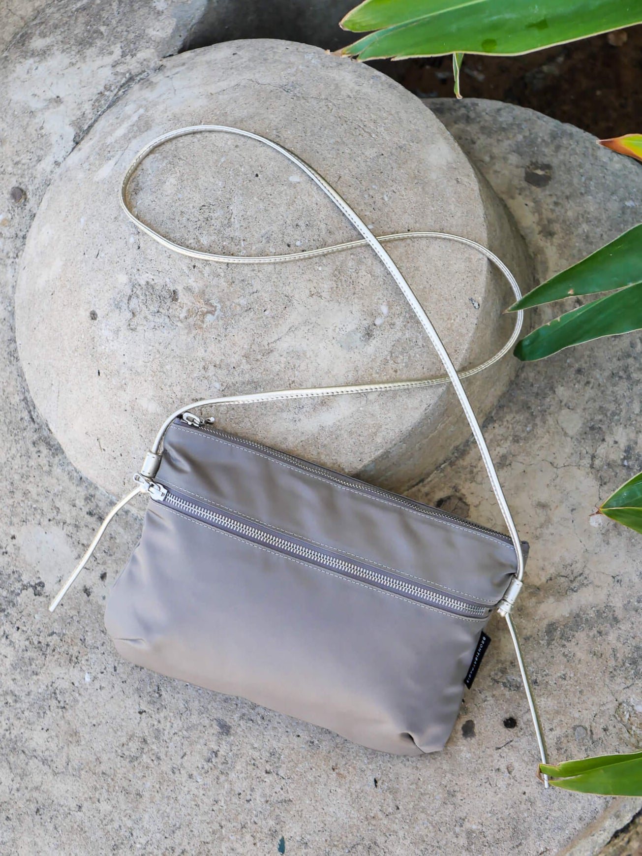 Brera satin nylon bag - Louve