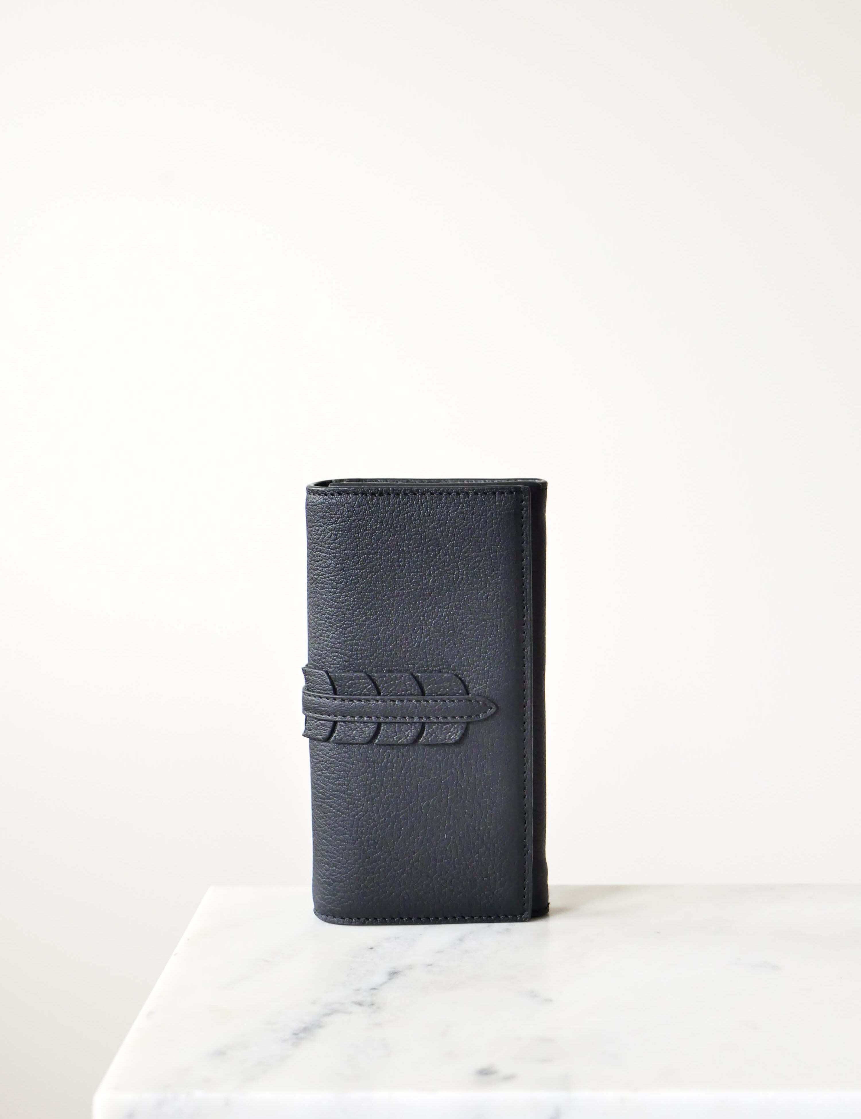 Atinadutchnoir-1_de2f011e-3762-45db-88f8-ea6c0fbc3877.jpg