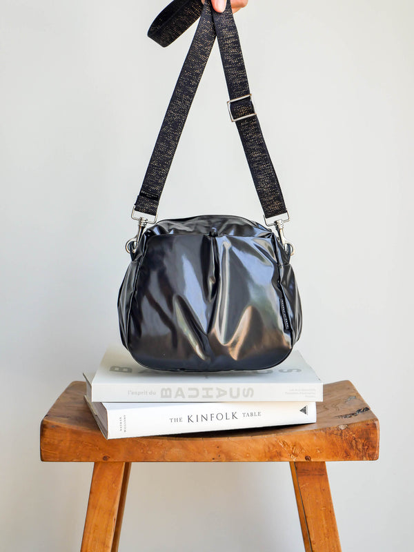 BLACK SHINY CROSSBODY BAG