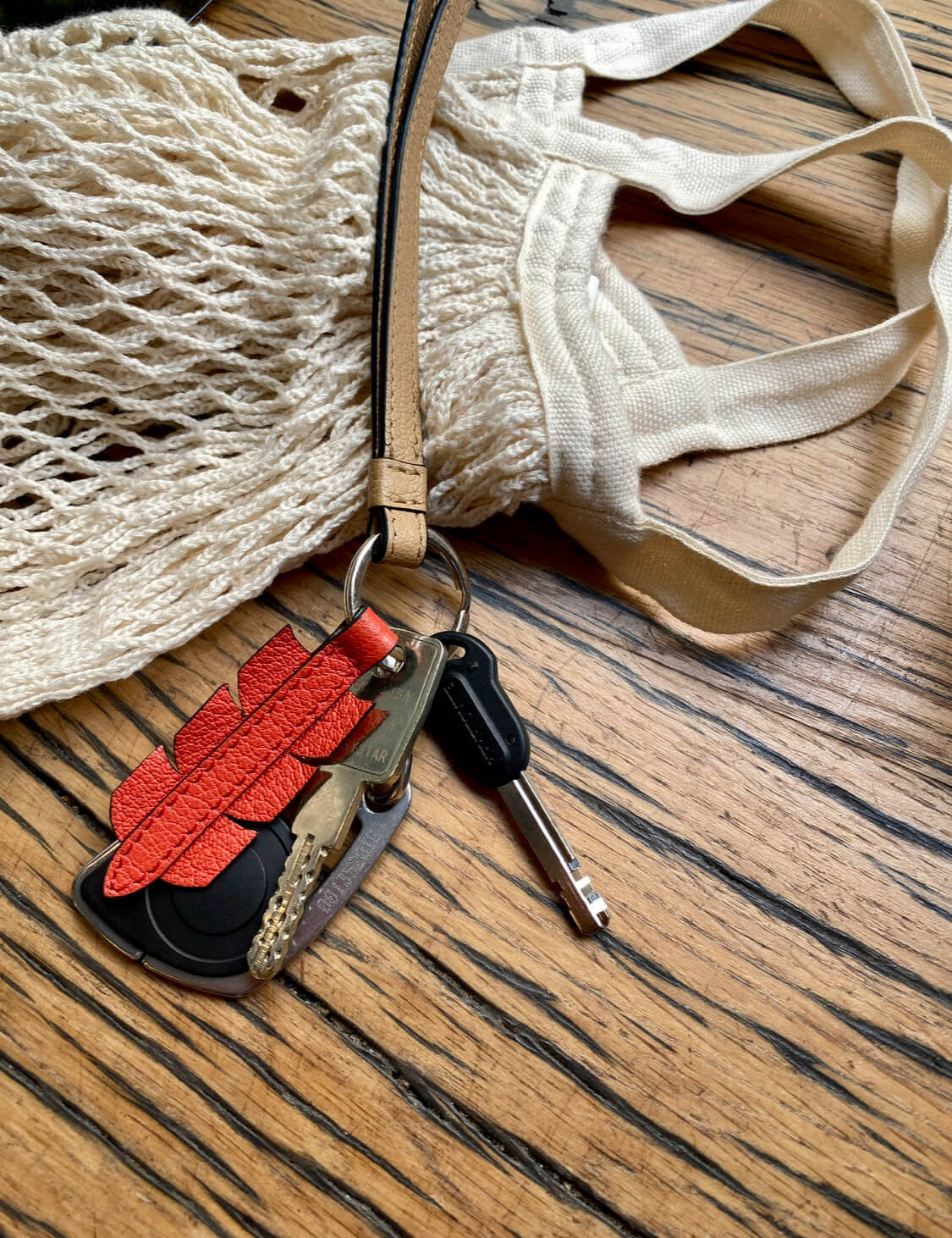 keyring with wrist strap and arrow leather detail