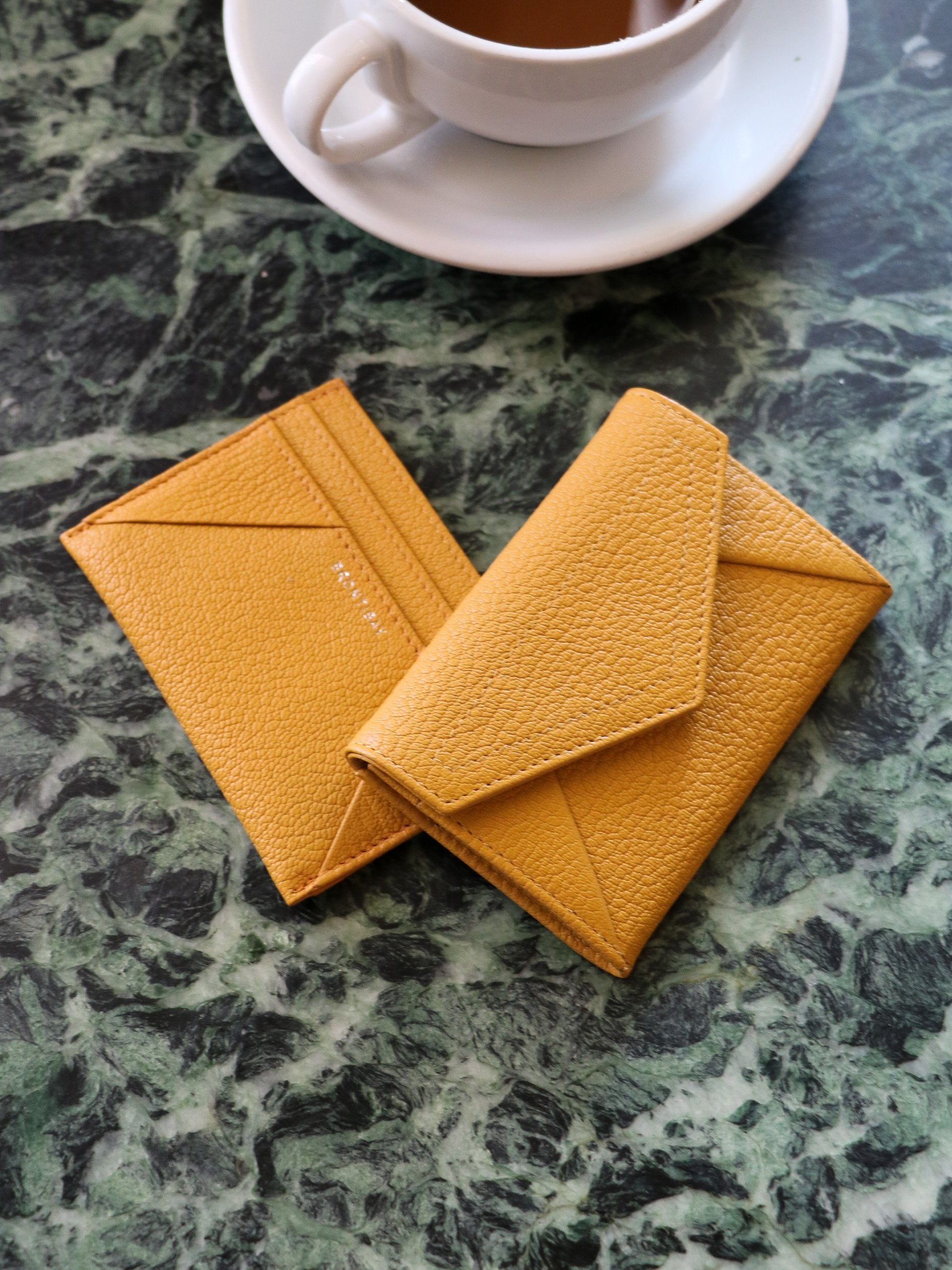 Katie Dutch leather card holder - Canary